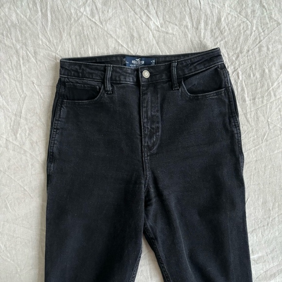 Black Hollister Ultra High Rise Stretch Mom Jeans - Picture 4 of 6